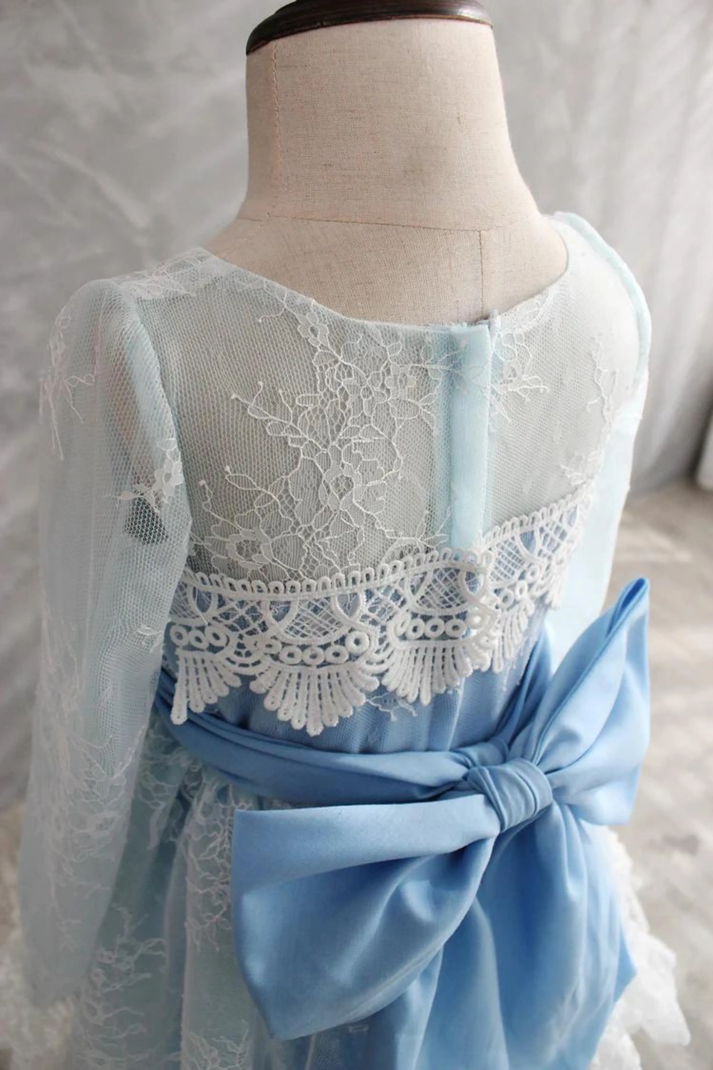 Elsa Long Sleeves Lace Dress (Blue/ Pink/ White)